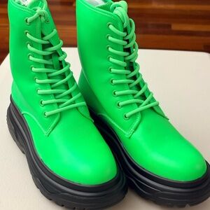 HOT GREEN COMBAT BOOTS WOMEN SIZE 8 BRAND NEW NEVER WORN SEE PICS FOR DETAILS